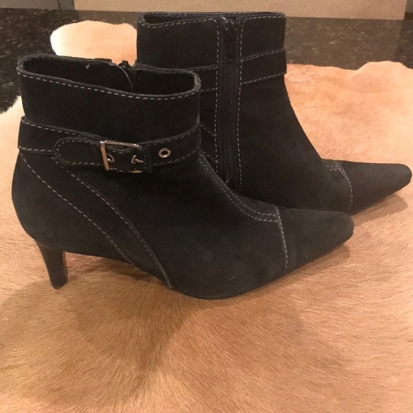 Nordstrom black suede ankle bootie Size 5 1/2 - Picture 4 of 8